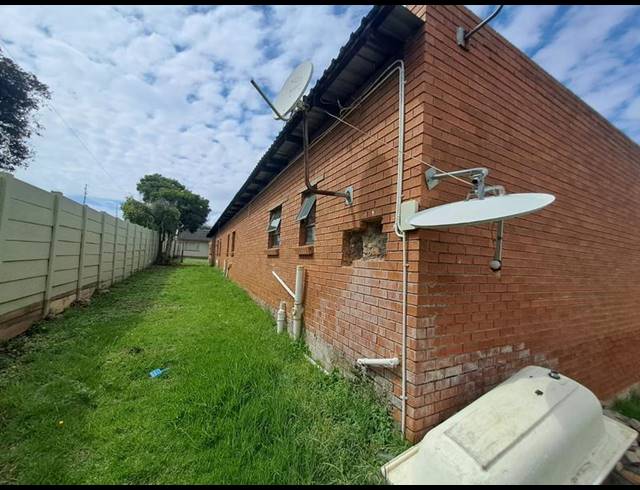 15 BEDROOM COMPLEX FOR SALE IN ILLIONDALE